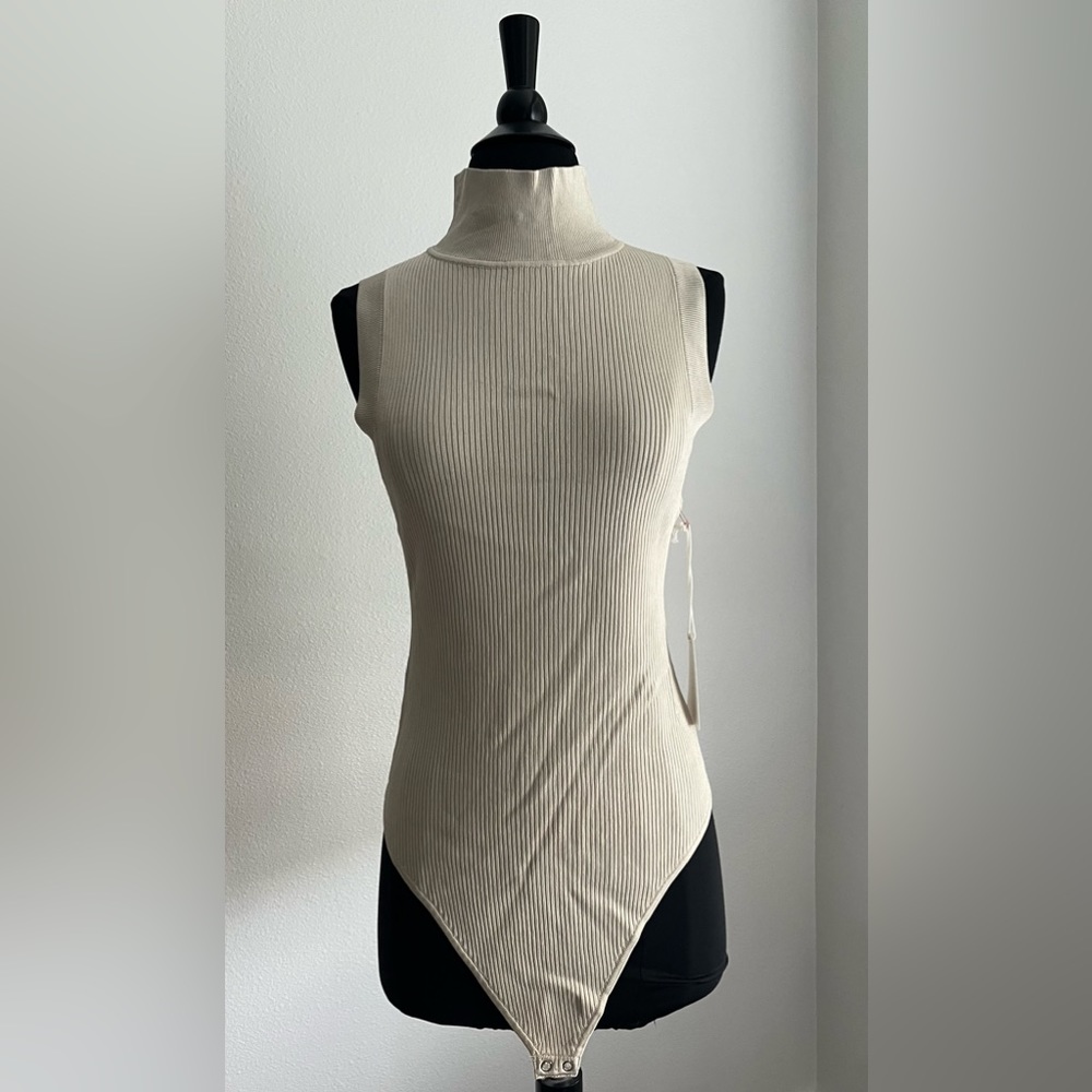 Good American mock neck bodysuit. Size 4 (XL), new with tags, never worn.